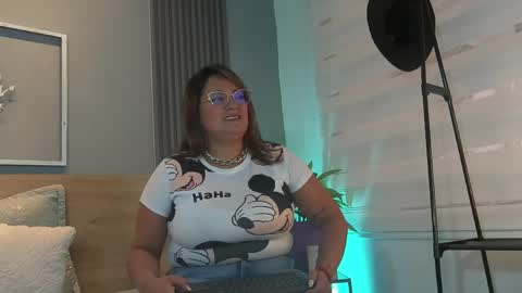 Elise Play Boobs online show from 11, 5, 2026