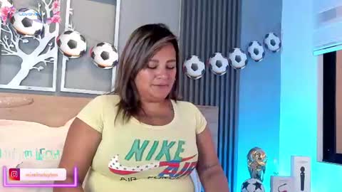 Elise Play Boobs online show from 19, 6, 2026