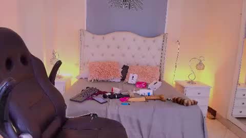 Elizabeth  online show from 18, 6, 2026
