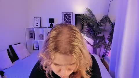 Snapshot of elizabethvane chatting on 7, 5, 2026 Elizabeth online show from 7, 5, 2026