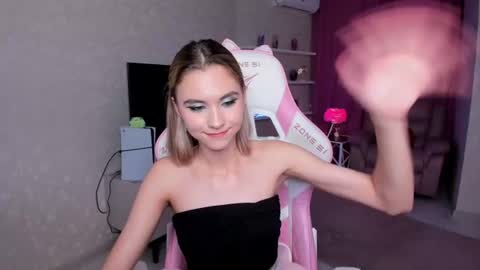 ellacurtis online show from 14, 6, 2026