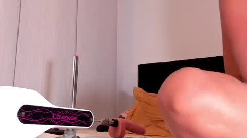 Ellie Santos online show from 12, 6, 2026