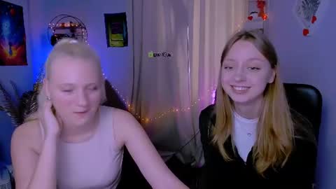Snapshot of elyra_lir chatting on 9, 6, 2026 Elly online show from 9, 6, 2026