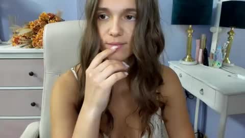 Emilly online show from 15, 6, 2026