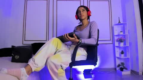 emily_gaviria1 online show from 6, 6, 2026