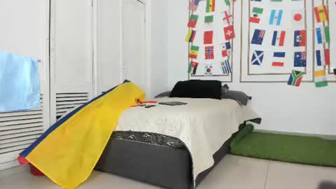 emily_gaviria1 online show from 17, 6, 2026