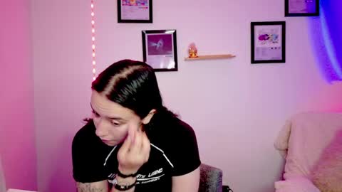 Emily Lindey online show from 17, 6, 2026