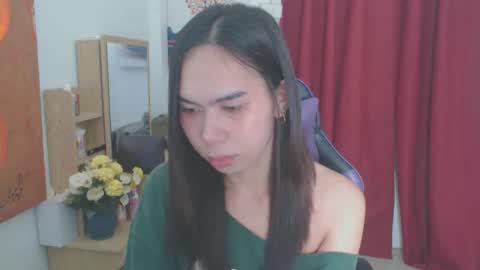emily_xo143 online show from 7, 5, 2026