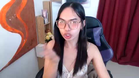 emily_xo143 online show from 12, 6, 2026