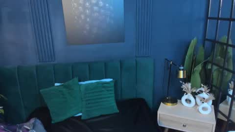 Emily Thyson online show from 19, 11, 2025
