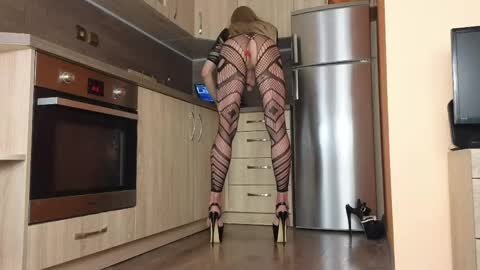 Empress Sara  online show from 9, 6, 2026