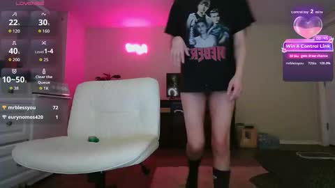 Snapshot of esoterickitten777 chatting on 31, 3, 2026 axe online show from 31, 3, 2026