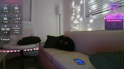 Snapshot of esoterickitten777 chatting on 8, 4, 2026 axe online show from 8, 4, 2026