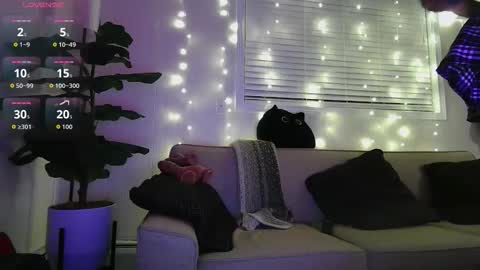 Snapshot of esoterickitten777 chatting on 17, 4, 2026 axe online show from 17, 4, 2026