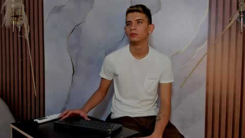 ethanhot_os online show from 12, 4, 2026