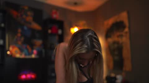 Evelyn online show from 21, 6, 2026