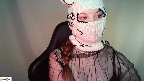 Renesme White Im here from Monday to Friday online show from 18, 5, 2026