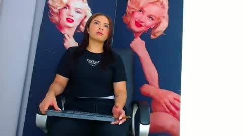 Snapshot of evilyn_swet chatting on 23, 12, 2024 EVILYN online show from 23, 12, 2024