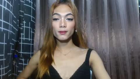 jenny  Laiza online show from 9, 10, 2025