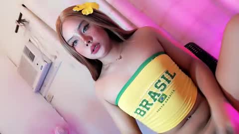 Snapshot of feminine_elle chatting on 6, 6, 2026 elle online show from 6, 6, 2026