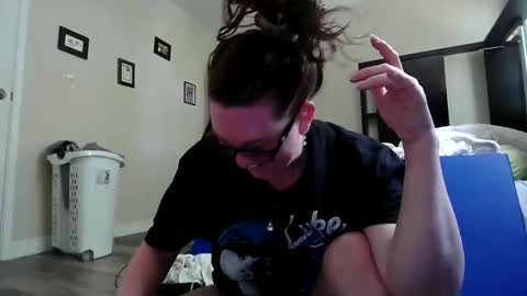 fuzzypeaches87 online show from 7, 6, 2026