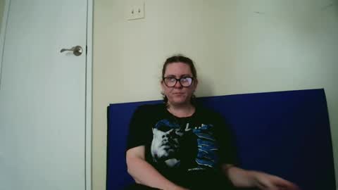 fuzzypeaches87 online show from 20, 6, 2026