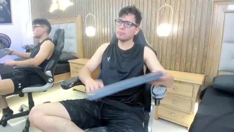 Snapshot of gean_mclovin chatting on 4, 5, 2026 Gean Mclovin online show from 4, 5, 2026