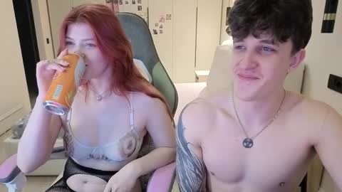 Ester and Ri online show from 31, 5, 2026