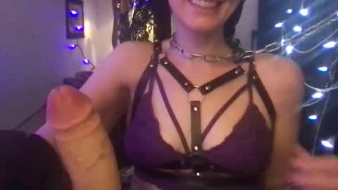 goldynsilvyrempress online show from 25, 5, 2026
