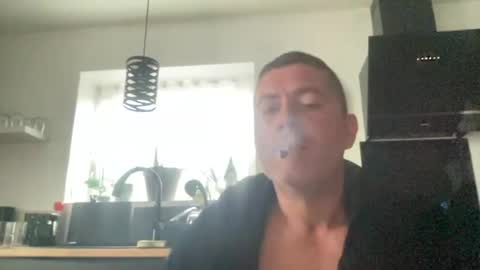 Snapshot of guil0 chatting on 9, 9, 2025 guil0 online show from 9, 9, 2025