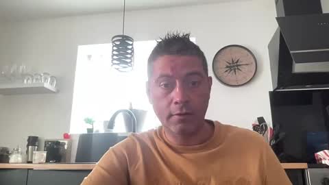 Snapshot of guil0 chatting on 14, 9, 2025 guil0 online show from 14, 9, 2025