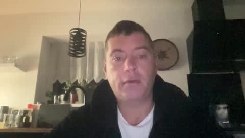 Snapshot of guil0 chatting on 1, 10, 2025 guil0 online show from 1, 10, 2025
