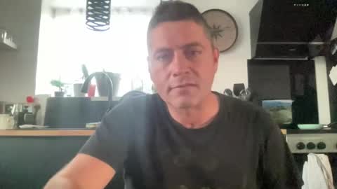 Snapshot of guil0 chatting on 1, 10, 2025 guil0 online show from 1, 10, 2025