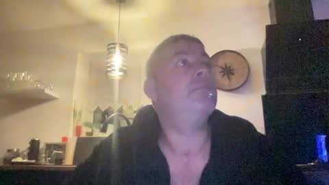Snapshot of guil0 chatting on 6, 10, 2025 guil0 online show from 6, 10, 2025