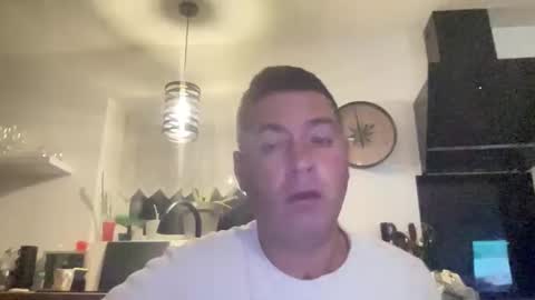 Snapshot of guil0 chatting on 7, 10, 2025 guil0 online show from 7, 10, 2025
