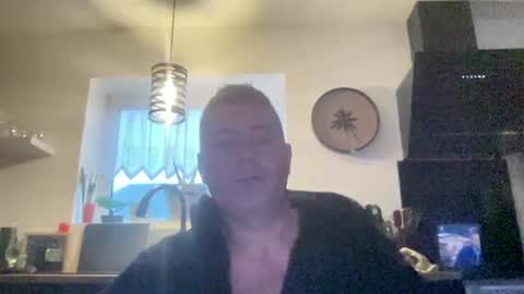 Snapshot of guil0 chatting on 9, 10, 2025 guil0 online show from 9, 10, 2025