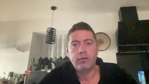 Snapshot of guil0 chatting on 14, 10, 2025 guil0 online show from 14, 10, 2025