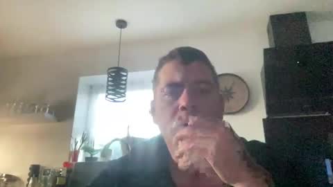Snapshot of guil0 chatting on 15, 10, 2025 guil0 online show from 15, 10, 2025