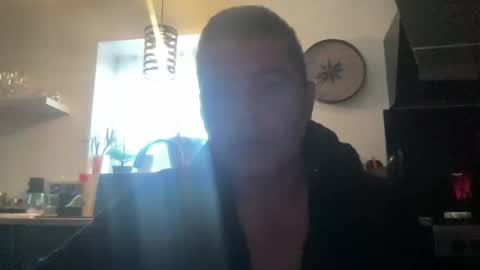 Snapshot of guil0 chatting on 18, 10, 2025 guil0 online show from 18, 10, 2025