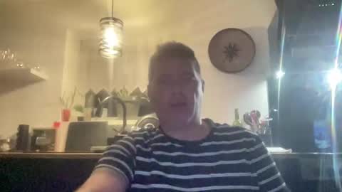 Snapshot of guil0 chatting on 22, 10, 2025 guil0 online show from 22, 10, 2025
