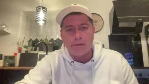 Snapshot of guil0 chatting on 23, 10, 2025 guil0 online show from 23, 10, 2025