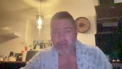 Snapshot of guil0 chatting on 30, 10, 2025 guil0 online show from 30, 10, 2025