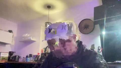 Snapshot of guil0 chatting on 7, 11, 2025 guil0 online show from 7, 11, 2025