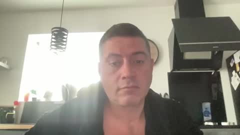 Snapshot of guil0 chatting on 8, 11, 2025 guil0 online show from 8, 11, 2025