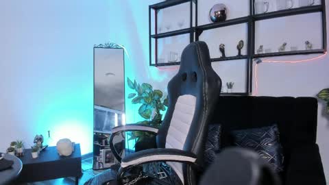 halley_ravenn online show from 4, 6, 2026
