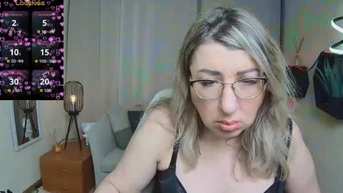 Snapshot of helenenigma chatting on 14, 5, 2026 helenenigma online show from 14, 5, 2026