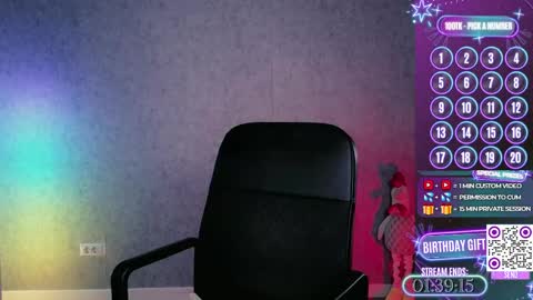 Snapshot of hell_on_heels_ chatting on 19, 5, 2026 - show loyalty and subscribe - online show from 19, 5, 2026