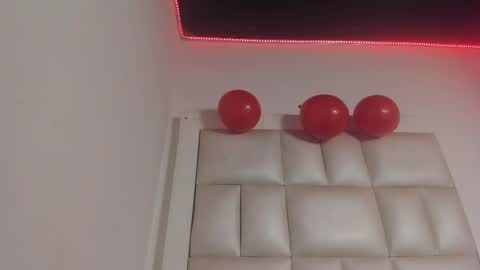 hellen__smith_ online show from 5, 6, 2026
