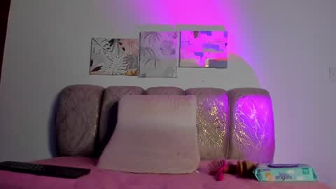 Snapshot of hellzel_moon chatting on 18, 6, 2026 Hellzel online show from 18, 6, 2026
