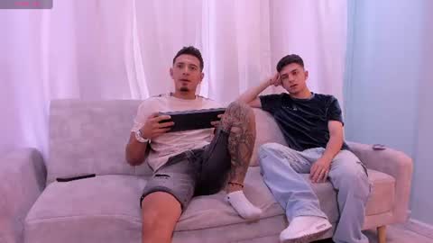 heteros men online show from 24, 6, 2026